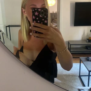 Skal med stjärnor  - Assnyggt iPhone 11 PRO skal, från shein! Nästan helt oanvändt💓💓💓 50kr med frakt 