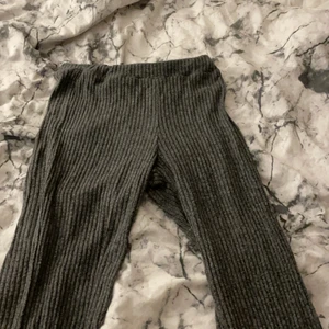 Dom är stretchiga sköna byxor - Har gått ut från gammla stilen men dom är verkligen super fina och sköna.