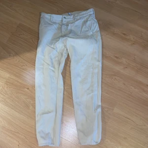 Weekday -  Ett par riktigt sköna byxor, endast använda ett fåtal gånger i mycket bra skick,nypris 500 kr