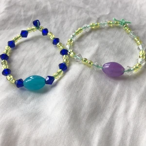 Smycken! - säljer jättefina armband som man för göra själv!!❤️ köparen står för frakten. Du får gärna mätta din handled/finger/ hals  så vet jag hur stort armband/ring/halsband! Armband kostar 15 kr och ring kostar 10 kr och halsband kostar 25 kr så det är bara att höra av er