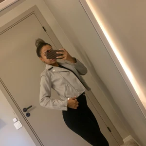 Jacka  - Jacka i ”mocka” effekt, använd en gång superbra skick! 