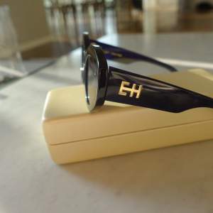 Limited edition solglasögon från Elsa Hosk kollektion ”just right” med märket CHIMI. Fodral finns.   