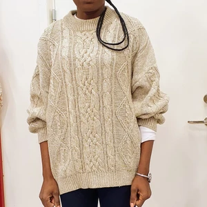 Super fin stickad tröja  - Mycket skön och sitter som man vill och sitter lite över size. Passar xxs_L beror hur man vill ha på sig. Finns fler bilder och bud I kommenterna 