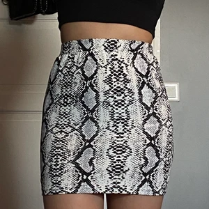 Mini kjol - Från shein