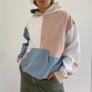 Urban Outfitters hoodie size L - Comfy oversized Urban Outfitters hoodie in great condition!😊 Selling because it never comes to use. Tag says size L but also fit XL💞