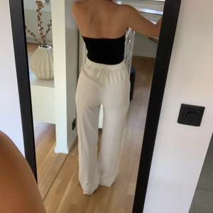 Linnebyxor - Säljer mina snygga linnebyxor☺️endast använda få gånger i sommar men superbra skick✨kunden står för frakten