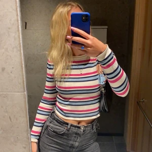 zara topp - säljer denna jättefina zara topp som är slutsåld, kommer tyvärr inte till användning längre💗💗