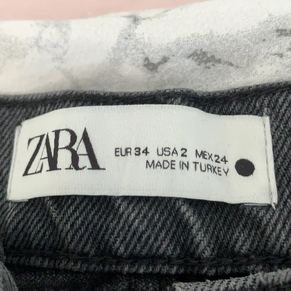 Långa jeans från zara som e förstora. Är 173 o dem e för långa typ. Jeans & Byxor.