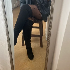 Overknee stövlar - Klassiska overknee stövlar i superfint skick! 