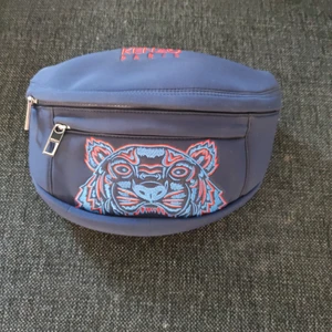 Kenzo midjeväska - Limited edition kenzo väska, köpt på farfetch. Finns kvitto. 