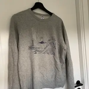 Uniqlo sweatershirt with japanese inspired art