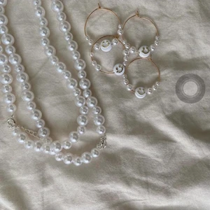 PEARL NECKLACE & BIG SMILEY HOOPS - Pearl Necklace 49:- & big smiley hoops 39:-💕