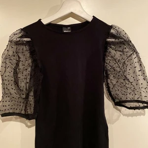 Top  - Fin blus från GinaTricot aldrig använd. Stl XXS, men passar också XS. Nypris 259, säljer för 100kr.