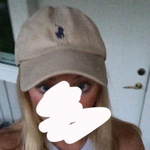 Keps - Skit snyyyyyyg keps😍😍 ska kolla om det är någon som är intresserad, skriv till mig så vet jag!