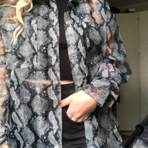 Oversized skjorta - Luftig, oversized skjorta från monki 