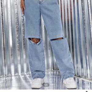 Snygga jeans från Shein - Dessa skitnsygga jeans Passade tyvärr inte mig heller. Skriv om du är intresserad så kommer vi överens om ett pris! De är helt nya 