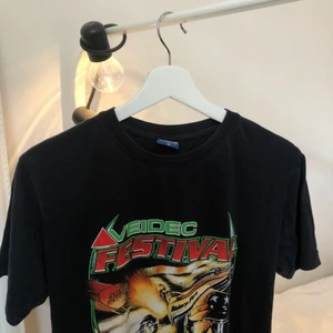 Secondhand  - Köpt på humana, lite urtvättad men annars i bra skick! Storlek M men skulle säga att det är en S☺️