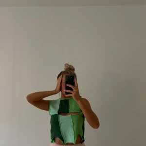 Stickadtopp - Härlig grön stickad topp 🦚