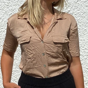 Blus t shirt  - Champagne färg, tunt