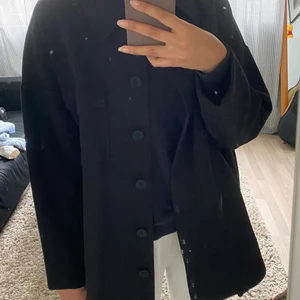 Lång jacka - Helt slutsåld jacka från Ginatricot, aldrig använd! 