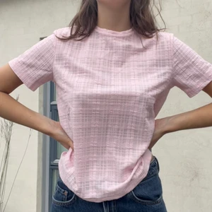 Rosa sommart-shirt - Rosa topp/t-shirt från & other stories, använd 1 gång 💕