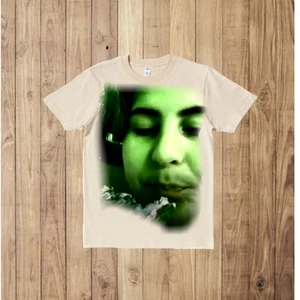 Fin T-shirt med fint tryck - Finns i alla storlekar xs-xl skönt material 