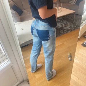 Jeans - Säljer dessa snygga jeans som jag tagit bort fickorna på, storlek S, säljer för 200kr + frakt💕