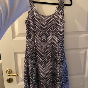 Hm klänning - Helt ny oanvänd klänning från hm. Stl 34 men passar mer 36