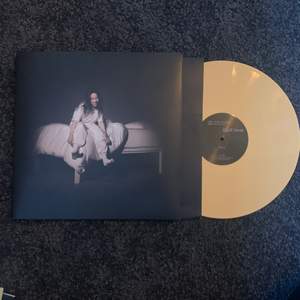 Billie eilish album ”when we all fall asleep, where do we go?” på vinyl. Spelad 1 gång, alltså nästintill i nyskick. 