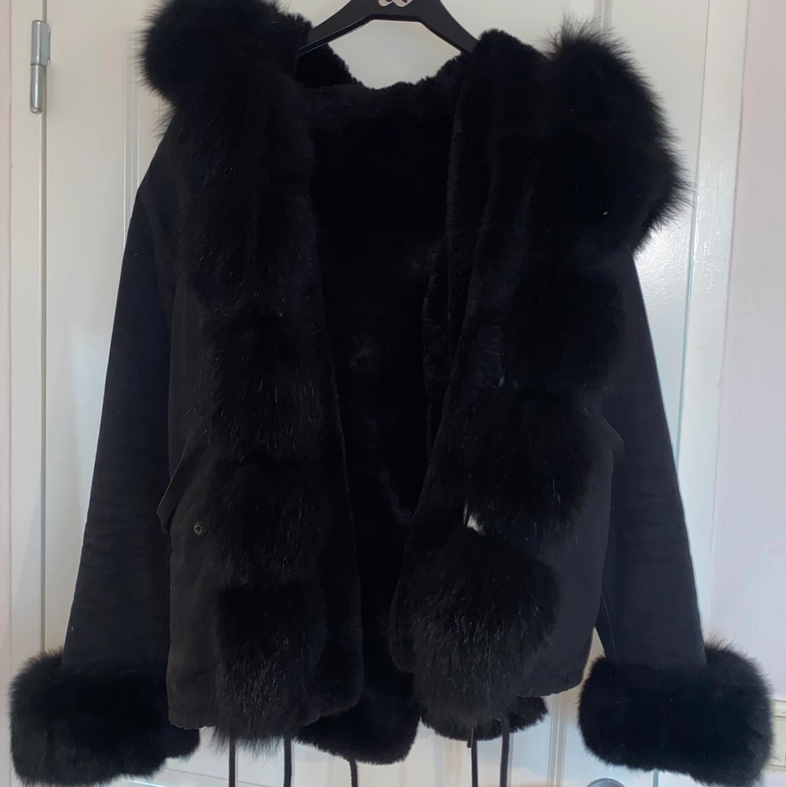 Svart Kort Pälsjacka - 90