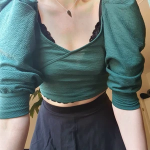 Pull and bear s - Grön v-ringad tröja, jättefin, blir dock inte använd. Storlek s