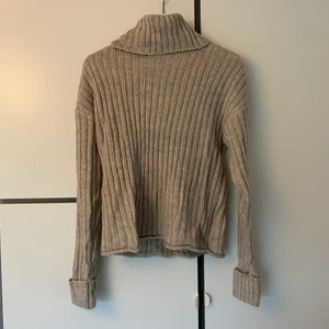 Polotröja  - Mysig polotröja från nakd, använd en gång
