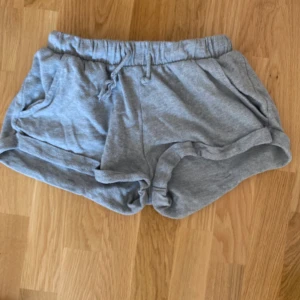 Mjukisshorts från hm - Mjukisshorts från hm som inte kommer till användning längre😊