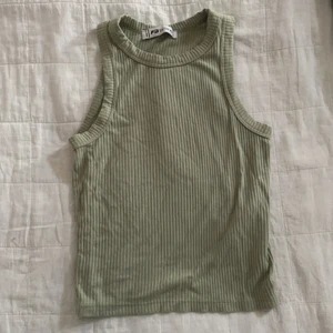 Grönt linne - Grönt linne, storlek XS men passar också en S