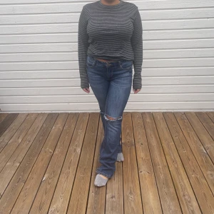 Randig tröja! - Randig tröja från Veromoda! Grå/svart(mesh, se bild 3) Storlek L, men skulle passa en M också!  ❤️‍🔥🖤😍🤩!! 