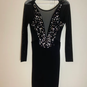 Klänning storlek S - En klänning jag köpt ifrån chiquelle. Jag har använt den en gång så den är som ny. Storlek S.