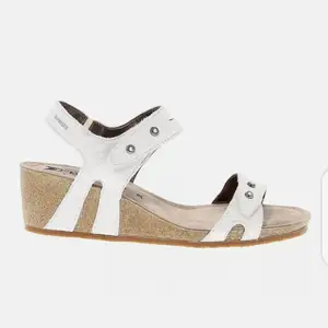 Heel sandals mephisto minoa has in buff silver-womens  andales à talons en daim, couleur argent modèle: MINOA MONACO avec double bande avec strass avec sangle avec semelle, semelle synthétique de haute qualité. Coin 6 cm.