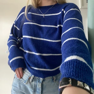 Randig stickad tröja H&M - Blå stickad randig tröja från hm, fint skick💙