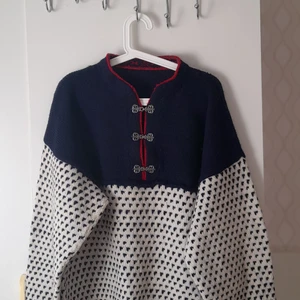 Stickad Traditionell  - Stickad traditionellt mönster. Oversize 