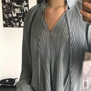 Blågrön blus  - Söt blus från NAKD, använd typ 2 gånger. 150 kr + eventuell frakt. Kan mötas upp i Stockholm 