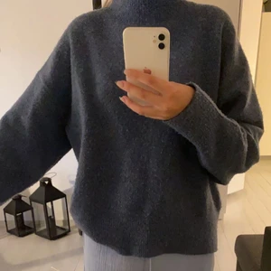 blå stickad - Blå stickad tröja 💕 Bud på 120kr+ frakt. Skriv bud privat