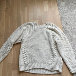 Oversized stickad tröja - Väldigt stor i storleken. Storlek M/L