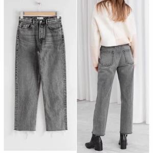 Jeans, & other stories - Snyggaste jeansen nu till hösten från & other stories!!  tyvärr har de blivit för små för mig. Använda endast en gång så nyskick! Strl 28🥰