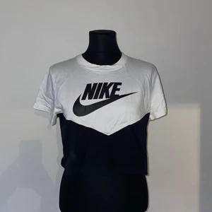 NIKE T-shirt - Croppad T-shirt Strl M! Nyskick! 