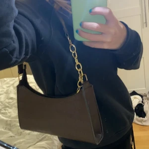 Väska  - Fin väska från shein säljer pga att jag inte använder! ⚡