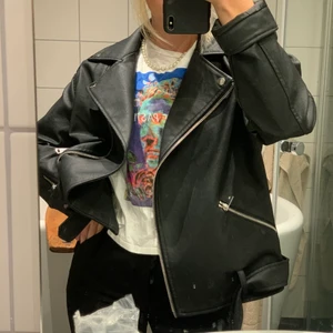T-shirt  - t-shirt med tryck, köparen står för frakten 