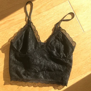 Spetstopp - Jättefin spetstopp från bikbok, köpt för flera år sedan och inte använts på flera år heller. Perfekt till fest eller allmänt. 💘💞