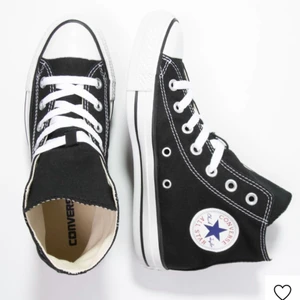 39 - Helt nya converse använt högst två gånger säljer då de inte kommer till användning 