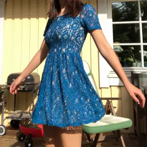 Blå ”sommar” klänning, oanvänd, dragkedja bak