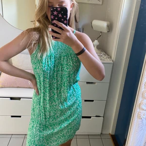 Zara klänning  - Sötaste klänningen från Zara i storlek S. Köpt för 360kr. Aldrig använd!!